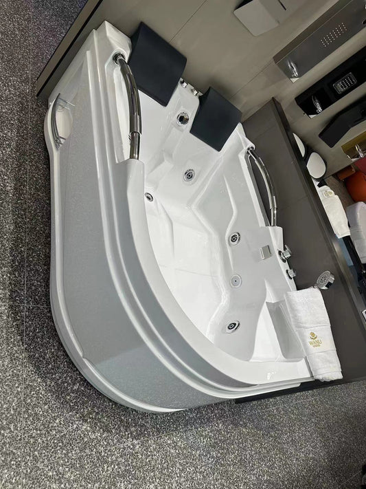 Jacuzzi indoor batthtub